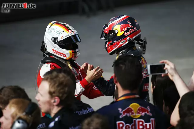 Foto zur News: Nach dem Rennen geht's zwischen Vettel und Kwjat hoch her: "Du kamst wie ein Torpedo angeschossen!", ärgert sich Vettel. Kwjat, cool: "Come on, I was racing! Wir stehen auf dem Podium, reg dich nicht auf!" Und Red Bulls Christian Horner meint: "Wenn Seb das Replay gesehen hat, wird er sich beruhigen." Womit er recht behalten sollte...