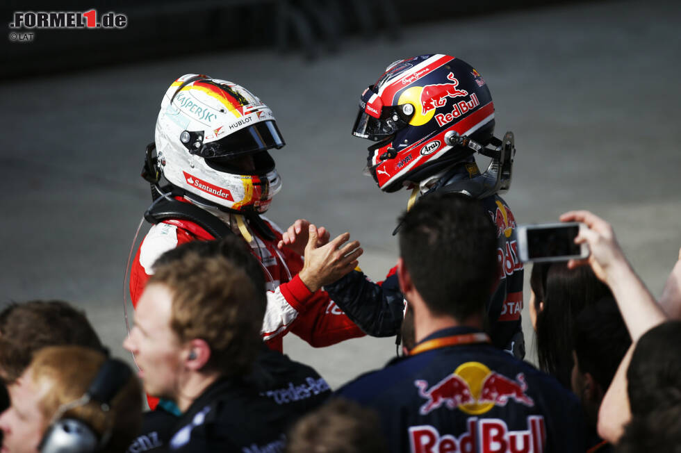 Foto zur News: Nach dem Rennen geht&#039;s zwischen Vettel und Kwjat hoch her: &quot;Du kamst wie ein Torpedo angeschossen!&quot;, ärgert sich Vettel. Kwjat, cool: &quot;Come on, I was racing! Wir stehen auf dem Podium, reg dich nicht auf!&quot; Und Red Bulls Christian Horner meint: &quot;Wenn Seb das Replay gesehen hat, wird er sich beruhigen.&quot; Womit er recht behalten sollte...