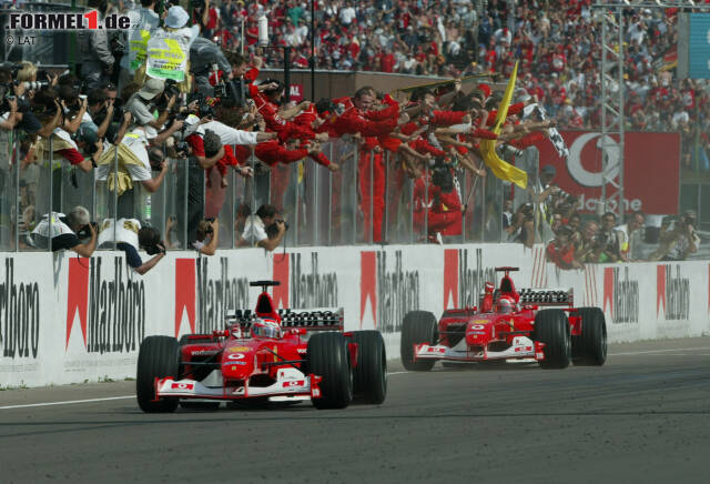 Foto zur News: Ferrari startet mit dem F2001B in die Saison 2002 und bringt den Nachfolger erst später. Dann fährt der F2002 aber alles in Grund und Boden und gewinnt bei 15 Einsätzen 14-mal! Die sensationelle Siegquote von 93 Prozent sinkt jedoch später, weil das Auto auch Anfang 2003 noch viermal zum Einsatz kommt und da nur einen weiteren Sieg holt.