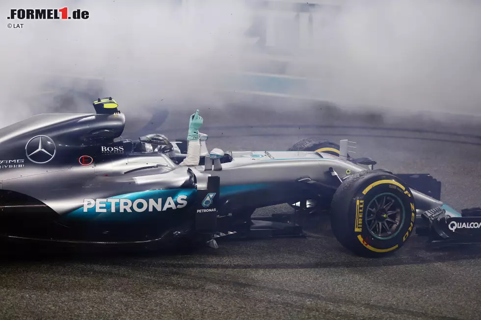 Foto zur News: Im dritten Jahr der neuen Hybridära dominieren die Silberpfeile sogar noch deutlicher: 19 Siege in 21 Rennen für Hamilton und Rosberg. Dazu kommen 20 Pole-Positions. Der W07 ist damit in der Formel 1 der erfolgreichste Silberpfeil aller Zeiten. Allerdings gibt es in der Geschichte der Königsklasse ein noch dominanteres Auto...