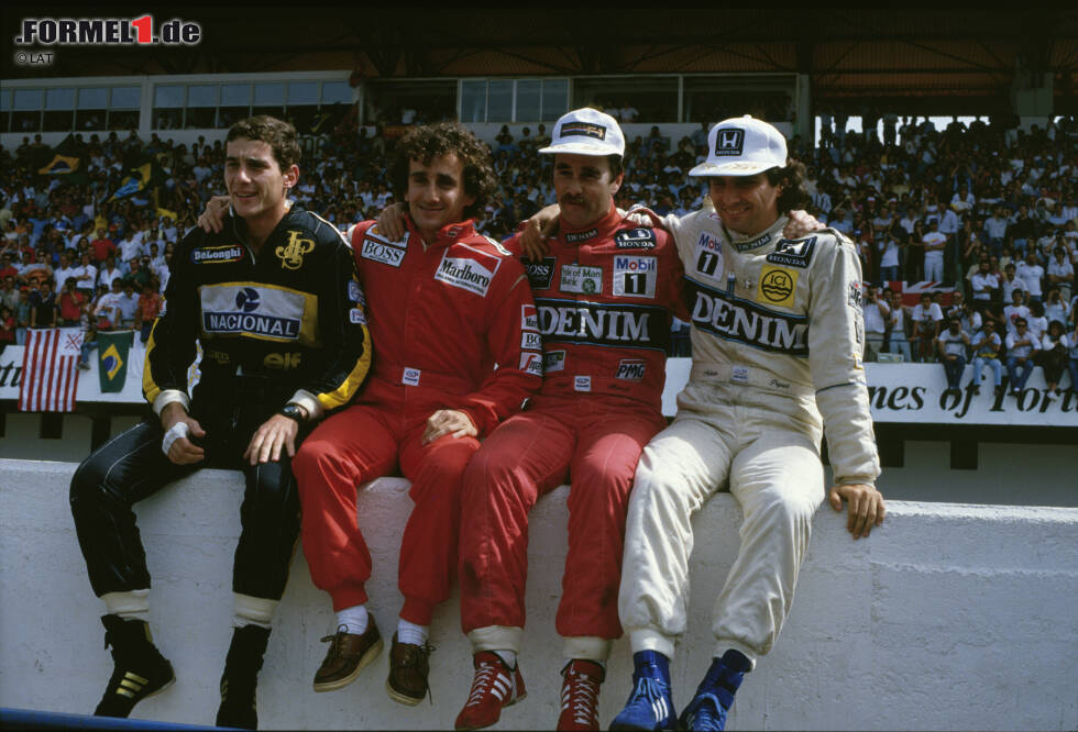 Foto zur News: Der berühmteste Vierkampf der Formel-1-Geschichte: Ayrton Senna, Alain Prost, Nigel Mansell und Nelson Piquet kämpfen 1986 um die Krone. Besonders unter Druck steht Titelverteidiger Prost nach seiner Disqualifikation in Monza. Zwei Rennen vor Schluss hat der Franzose elf Punkte Rückstand auf Mansell (bei noch 18 zu vergebenen).