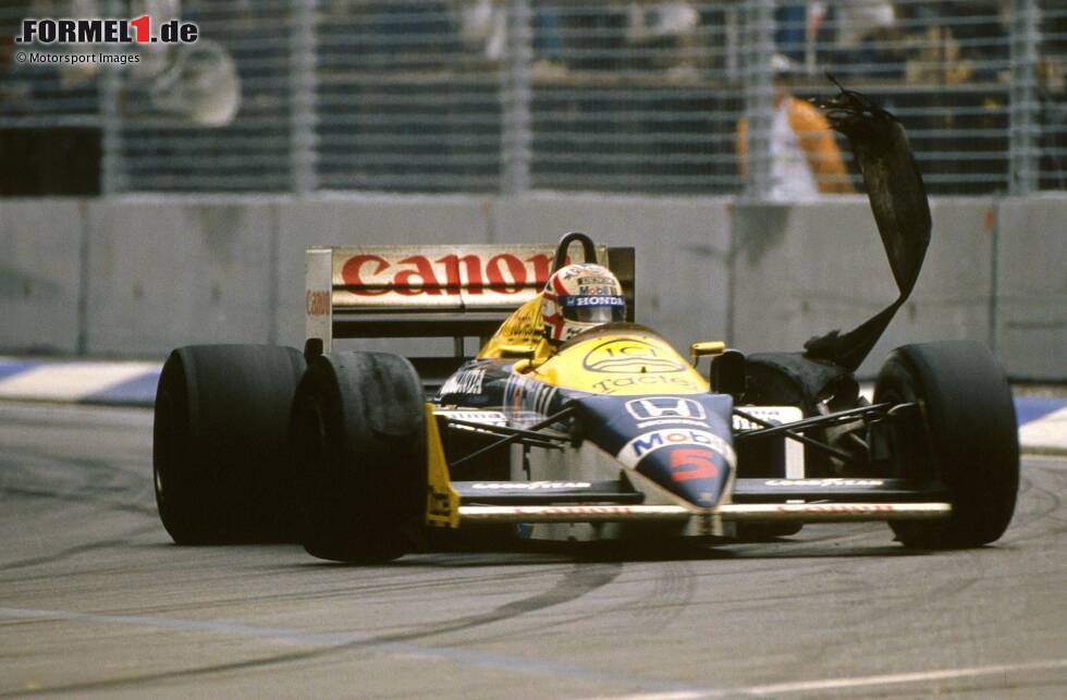 Foto zur News: Gerhard Berger siegt in Mexiko, doch Mansell reicht in Adelaide schon ein dritter Platz, um erstmals Weltmeister zu werden. 19 Runden vor Schluss liegt der Williams-Pilot genau auf dieser Position, als sein linker Hinterreifen ohne Vorwarnung explodiert. Prost holt sich den Rennsieg und seinen zweiten Titel.