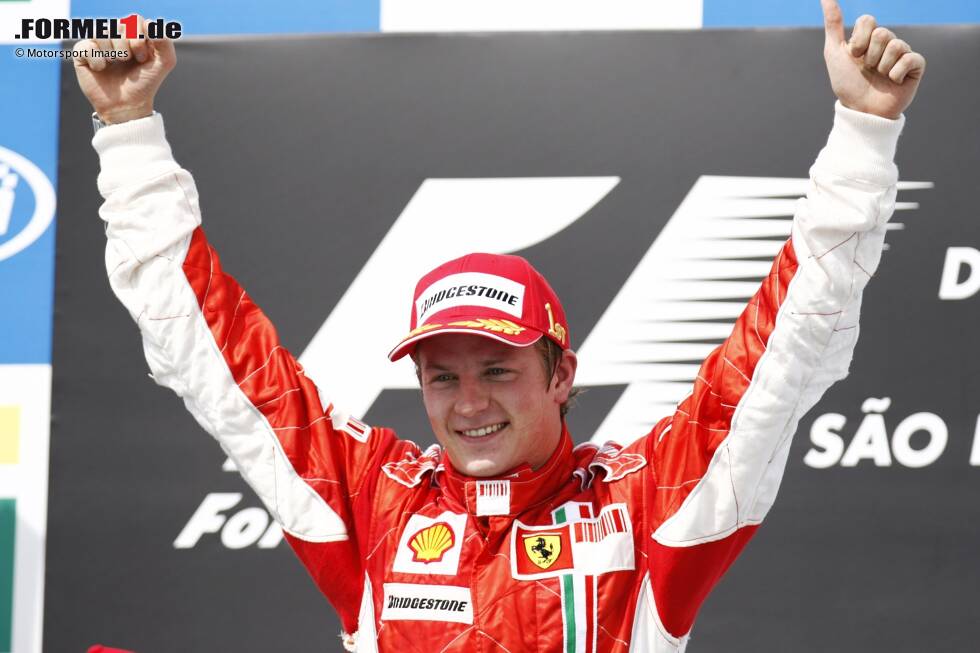 Foto zur News: Beim Finale in Brasilien streikt dann die Technik und Hamilton rollt nur auf Rang sieben über die Ziellinie. Weil Kimi Räikkönen (Ferrari) beide Rennen gewinnt, holt er die notwendigen 17 Zähler (von 20 möglichen) auf und wird mit einem Punkt Vorsprung Weltmeister - vor dem punktgleichen McLaren-Duo Hamilton/Alonso!