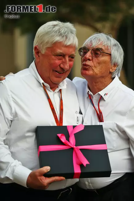 Foto zur News: Begonnen hat Blash einst als Mechaniker im Brabham-Team. Sein Chef damals: Bernie Ecclestone. Von dem gibt&#039;s ein Küsschen und ein Geschenk zum Abschied. Was drin ist, entzieht sich unserer Kenntnis.