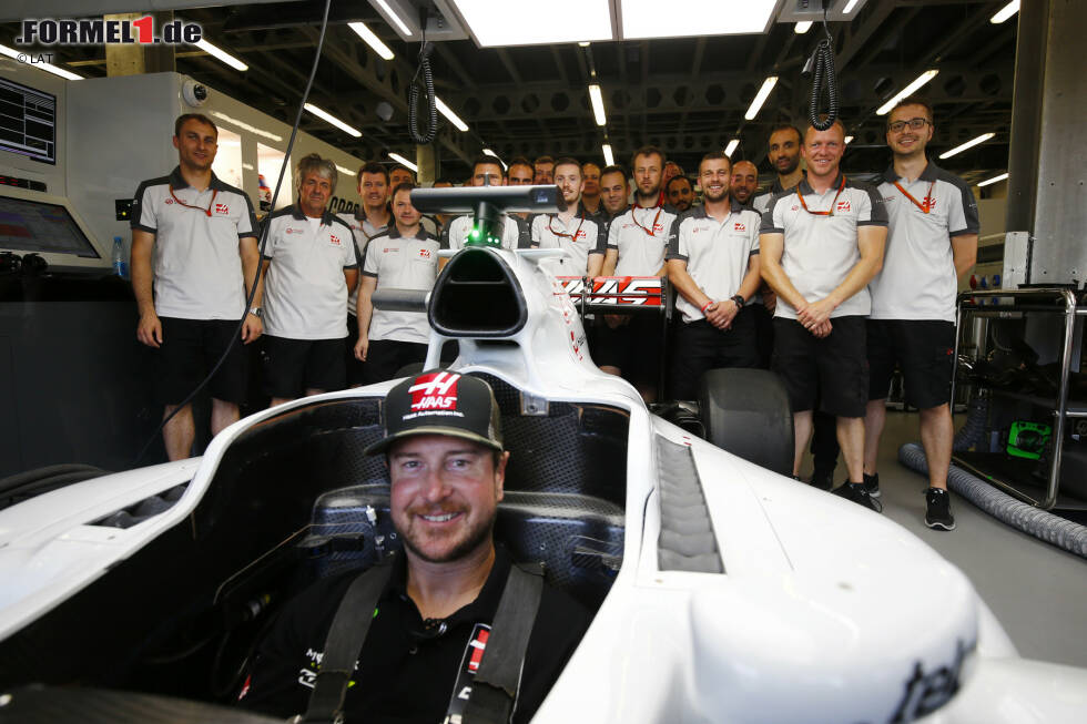 Foto zur News: Und auch NASCAR-Star Kurt Busch wird wohl nicht ernsthaft für ein Haas-Cockpit in der Formel 1 in Betracht gezogen. Wobei: Wenn Romain Grosjean einmal NASCAR fahren soll, warum dann nicht auch Busch Formel 1?