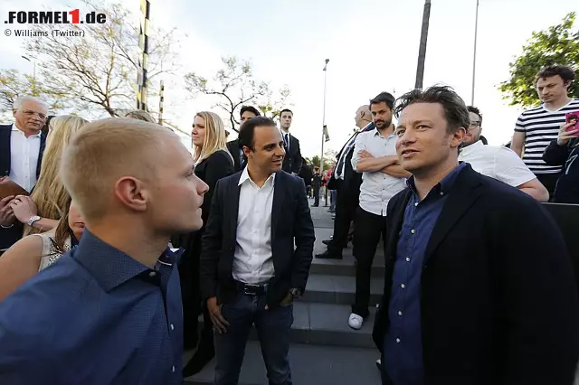 Foto zur News: Starkoch Jamie Oliver (rechts) engagiert sich schon seit Jahren für gesünderes Essen an britischen Schulen. Ob er jetzt auch die Ernährungsgewohnheiten der Williams-Fahrer umkrempelt? Nach Barcelona kommt er als Gast von Teamsponsor Martini.