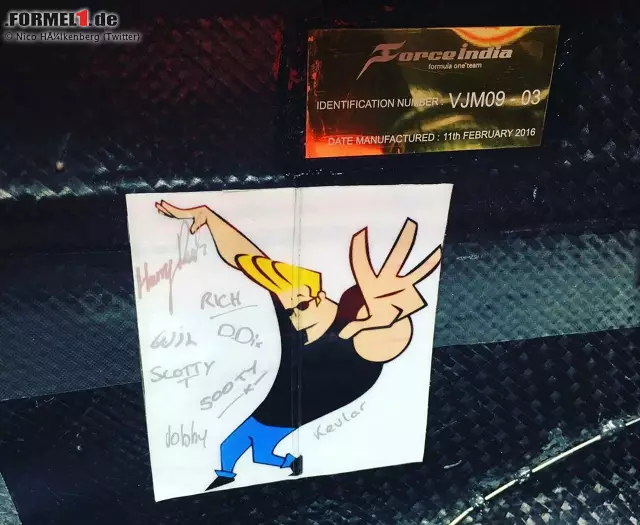 Foto zur News: In Hülkenbergs Cockpit (Chassisnummer VJM09-3, gebaut am 11. Februar) klebt übrigens neuerdings (von den Mechanikern signiert) die Comicfigur Johnny Bravo. Über die sagt Wikipedia: "Muskulös, sehr auf sein Aussehen bedacht, naiv, ungebildet und arrogant." Ein Wink mit dem Zaunpfahl? ;-)