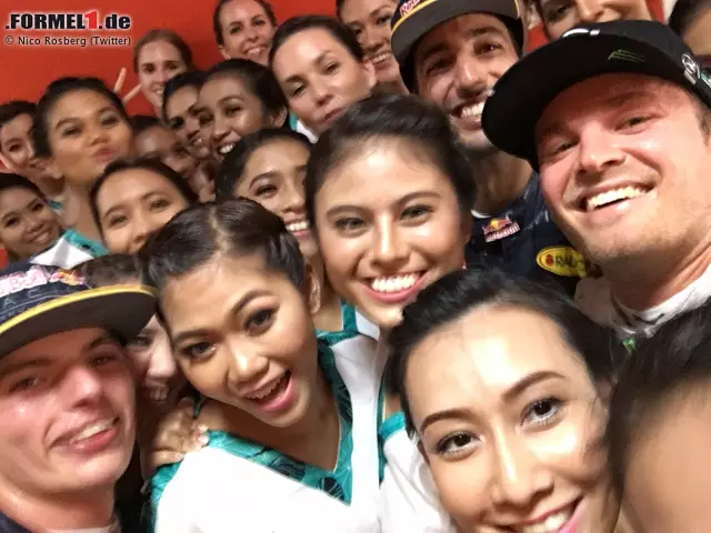 Foto zur News: Eine neue Tradition hält in der Formel 1 Einzug: das Podium-Selfie. Nico Rosberg gilt jetzt schon als Spezialist dafür.