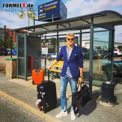 Foto zur News: Bei Sauber muss gespart werden, auch nach der Übernahme durch Longbow Finance. Und so geht's für Marcus Ericsson mit dem Bus zum Flughafen, bevor er in den Jet nach Mailand einsteigt. Zumindest für das Twitter-Foto. Ob das wirklich echt ist, entzieht sich unserer Kenntnis.