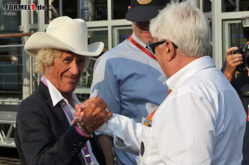 Foto zur News: Eben noch bei Markus Lanz, gemeinsam mit Niki Lauda, nun schon im Monza-Paddock: Arturo Merzario, der Mann mit dem Hut, ist derjenige, der Lauda nach seinem Feuerunfall auf dem Nürburgring 1976 das Leben gerettet hat. Und dafür eine Rolex geschenkt bekam.