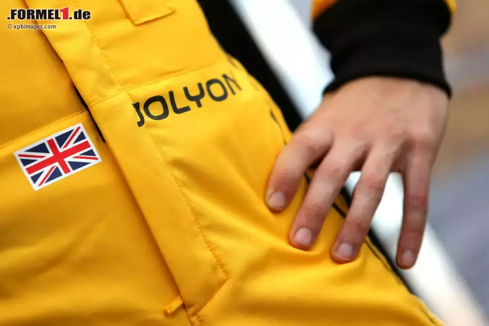 Foto zur News: Sein Vater Jonathan fuhr für Teams wie Zakspeed oder Tyrrell 82 Formel-1-Rennen und ist heute Chef der wichtigsten britischen Rennstrecken: Jolyon Palmer (Renault, #30). 2016 im Banana-Gelb von Renault.