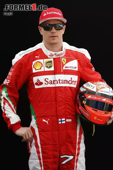 Foto zur News: Natürlich sogar beim offiziellen Fotoshooting vor der Saison 2016 ganz cool mit Sonnenbrille: &quot;Iceman&quot; Kimi Räikkönen (Ferrari, #7).