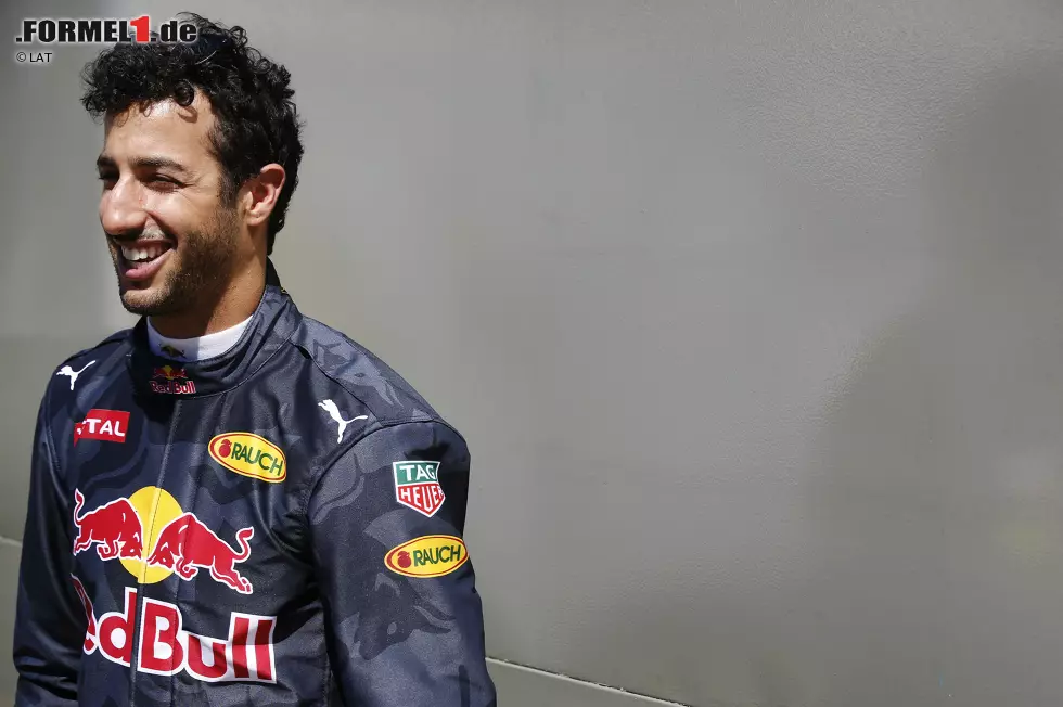 Foto zur News: 100 Euro für den Fotografen, der Daniel Ricciardo (Red Bull, #3) einmal mit schlechter Laune erwischt!