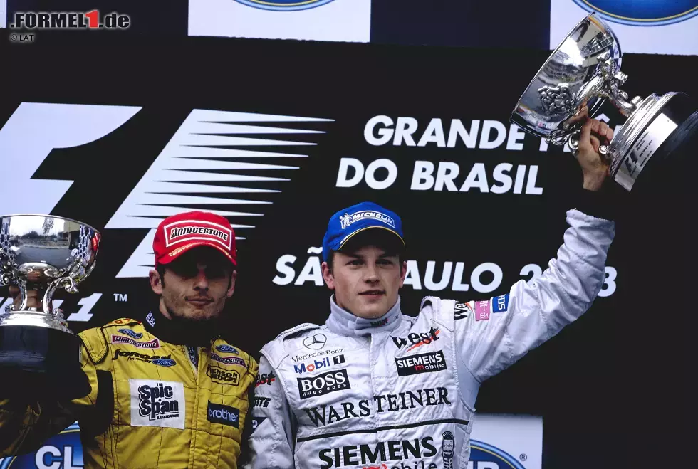 Foto zur News: Der Brasilien-Grand-Prix 2003 wurde mit einer roten Flagge abgebrochen, wodurch der Sieg Giancarlo Fisichella zugesprochen wurde. Es war sein erster und der letzte Grand-Prix-Triumph für Jordan. Außerdem war es der einzige Erfolg im 21. Jahrhundert für Ford-Cosworth, der 176. Grand-Prix-Sieg insgesamt.