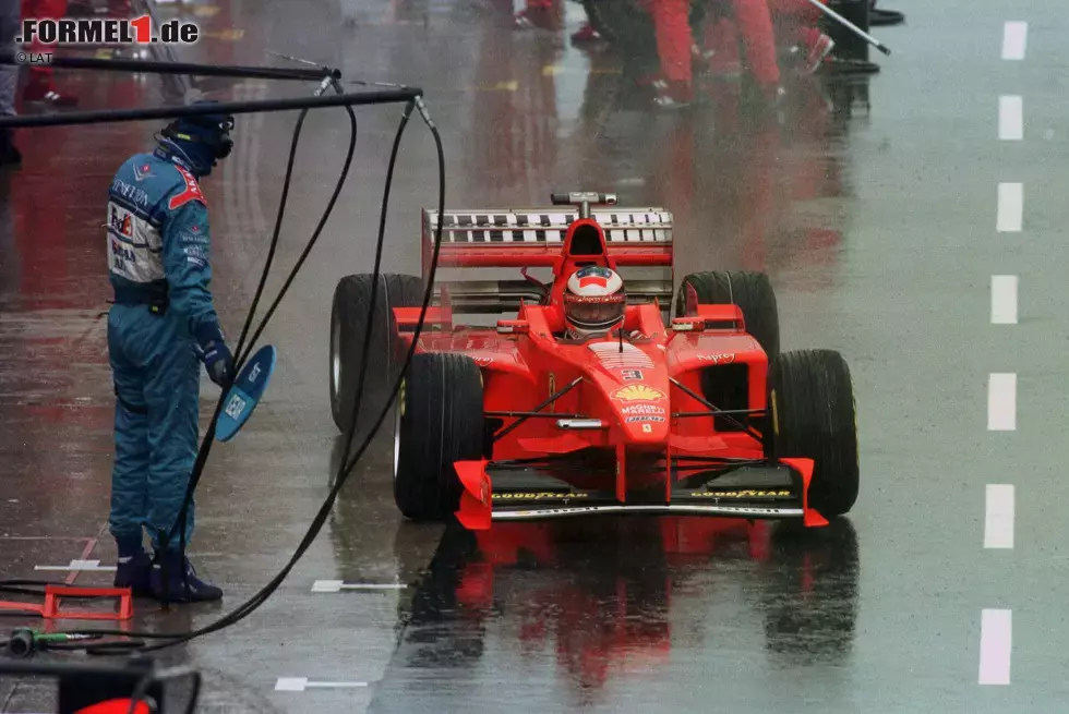 Foto zur News: Ferrari ist mit 16 Siegen das erfolgreichste Team, die sich von 1951 (Jose Froilan Gonzalez) bis 2011 (Fernando Alonso) erstrecken. 13 dieser Siege wurden in Silverstone gefeiert, womit Ferrari gleichzeitig erfolgreichstes Team auf dieser Strecke ist.