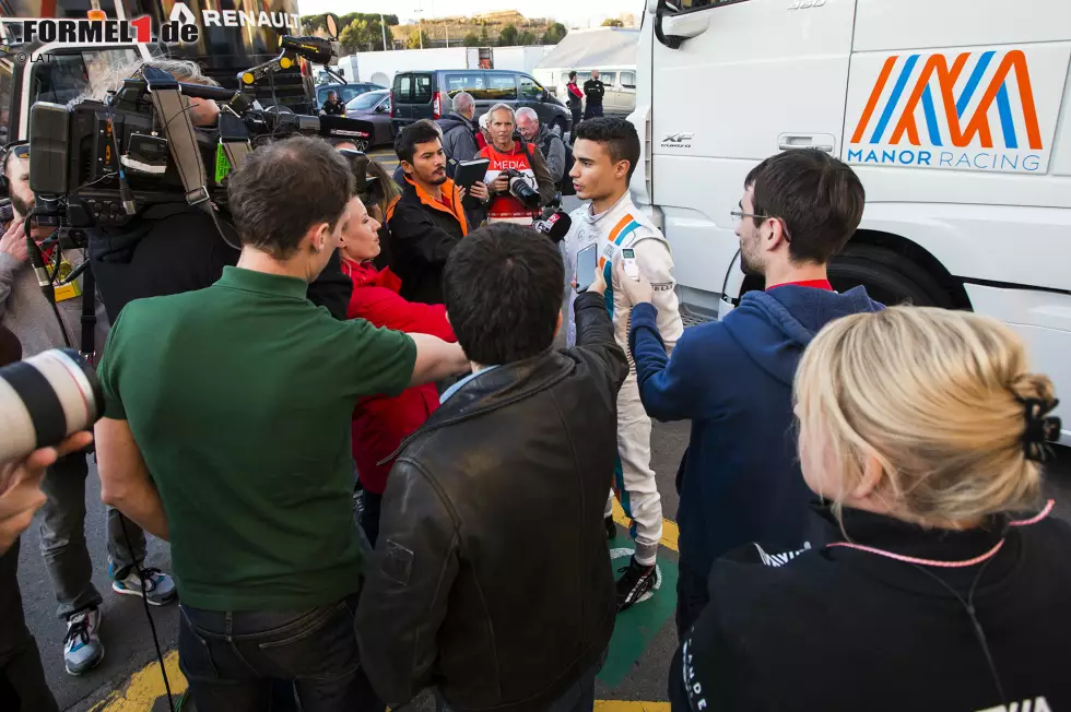 Foto zur News: An diesem Wochenende werden drei Piloten zum ersten Mal an einem Grand Prix teilnehmen: Der Deutsche Pascal Wehrlein und der Indonesier Rio Haryanto werden für Manor an den Start gehen, der Brite Jolyon Palmer debütiert bei Renault. Haryanto wird zudem der erste Indonesier sein, der an einem Formel-1-Rennen teilnimmt.