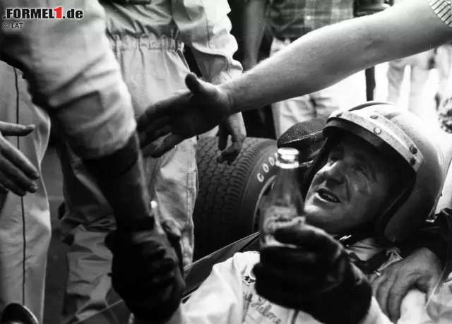 Foto zur News: Sollte Rosberg an diesem Wochenende eine uneinholbare WM-Führung herausfahren, dann wird er der vierte Fahrer, der sich in Mexiko-Stadt zum Meister krönt. John Surtees holte sich 1964 den Titel mit einem zweiten Platz, Denny Hulme 1967 mit einem dritten Platz, und im darauffolgenden Jahr krönte sich Graham Hill sogar mit einem Sieg.