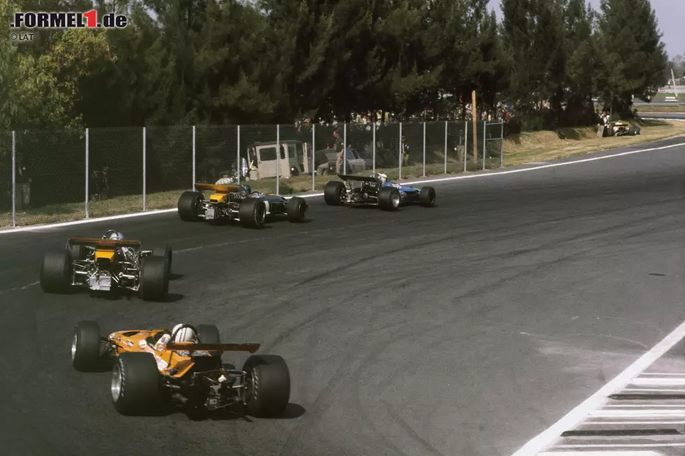 Foto zur News: McLaren, Williams und Lotus holten gemeinsam die meisten Siege in Mexiko, nämlich jeweils drei. Hulme lieferte McLarens insgesamt vierten Sieg 1969, Prost holte 1988 den 59. des Teams und Senna den 73. ein Jahr später. Mansell holte die Siege 40 und 53 für Williams und Patrese Sieg Nummer 45. Für Lotus gewann neben Clark auch Graham Hill.