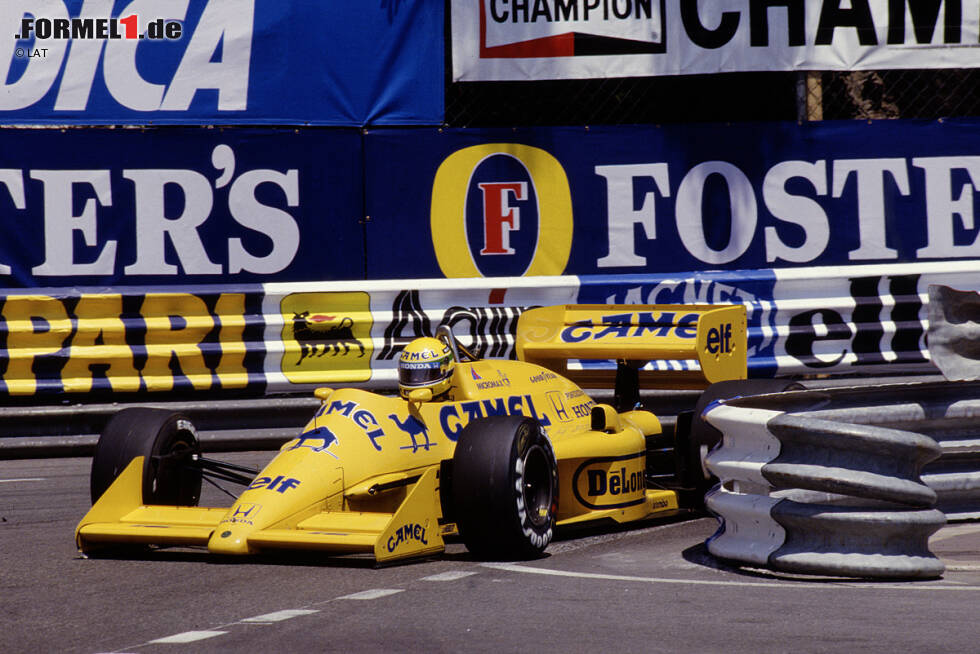 Foto zur News: Senna hat die meisten Pole-Positions in Monaco eingefahren. Es waren fünf an der Zahl. Erstmals gewann der Brasilianer in Monaco als Lotus-Pilot 1985. Auf vier Pole-Positions kommen Fangio, Clark, Stewart und Prost.