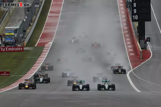 Foto zur News: Vettel ist auch der einzige Fahrer, der auf dem CoTA von der Pole-Position aus gewonnen hat. Hamilton stand bei seinen drei Siegen jeweils auf Startplatz zwei.