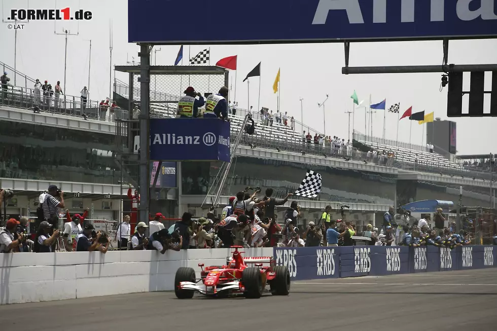 Foto zur News: Mit neun Siegen ist Ferrari das erfolgreichste Team bei US-Grands-Prix. Lotus und McLaren kommen auf je acht Siege. 1975 gelang Niki Lauda der erste Ferrari-Sieg bei einem US-Grand-Prix. Den bisher letzten feierte Michael Schumacher im Jahr 2006.