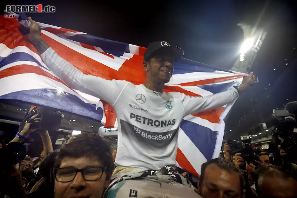 Foto zur News: Abu Dhabi ist zum fünften Mal Schauplatz des Saisonfinales. Zweimal fiel dort im letzten Rennen die Titelentscheidung: 2010 wurde Sebastian Vettel dort zum jüngsten Weltmeister, 2014 holte sich Lewis Hamilton seine zweite Krone. In diesem Jahr gibt es wieder einen Showdown.