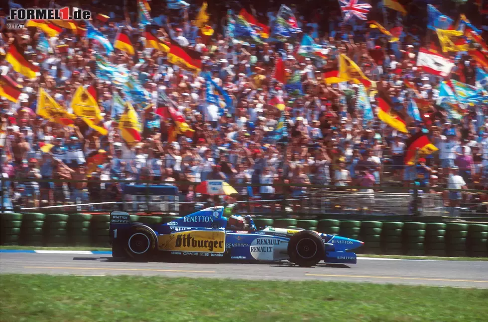 Foto zur News: Mit Siegen 1995, 2002, 2004 und 2006 (allesamt in Hockenheim) ist Michael Schumacher der Fahrer mit den meisten Siegen beim Grand Prix on Deutschland. Schumacher hat fünf weitere Mal auf deutschem Boden gewonnen, beim Europa-Grand-Prix auf dem Nürburgring (1995, 2000, 2001, 2004 und 2006).