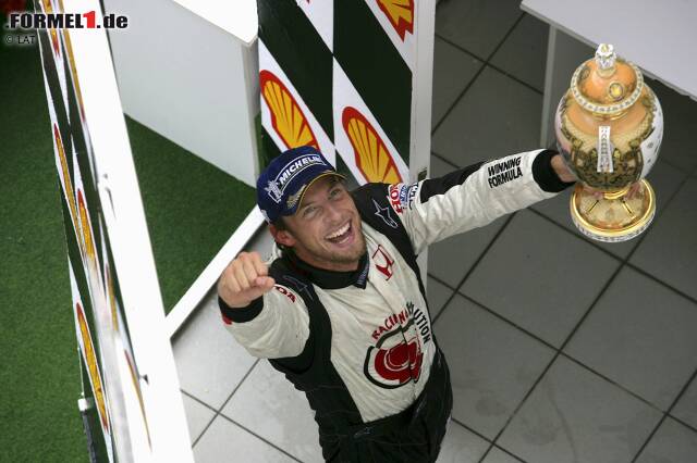 Foto zur News: Seinen ersten Sieg feierte Button in Ungarn 2006 auf Honda. Seither hat er 14 weitere Grands Prix gewonnen, zuletzt in Brasilien 2012.