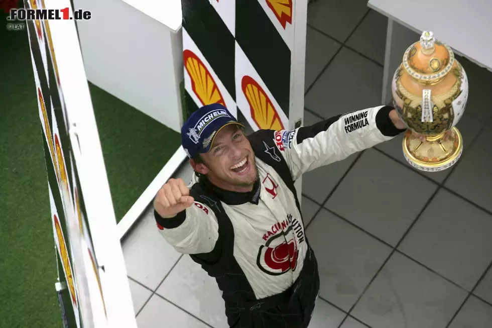 Foto zur News: Seinen ersten Sieg feierte Button in Ungarn 2006 auf Honda. Seither hat er 14 weitere Grands Prix gewonnen, zuletzt in Brasilien 2012.