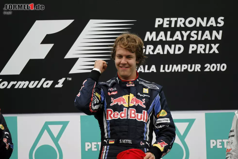 Foto zur News: Sebastian Vettel ist Rekordsieger beim Grand Prix von Malaysia. Er hat in Sepang viermal gewonnen: 2010, 2011 und 2013 auf Red Bull sowie 2015 auf Ferrari. Letzterer war sein erster Sieg auf Ferrari.