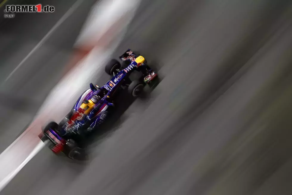 Foto zur News: Red Bull ist das erfolgreichste Team beim Grand Prix von Singapur - dank Vettels Sieg-Hattrick. Dank der Siege von Vettel und Alonso rangiert Ferrari in dieser Statistik auf Platz zwei, während Renault, McLaren und Mercedes je einen Sieg errungen haben.