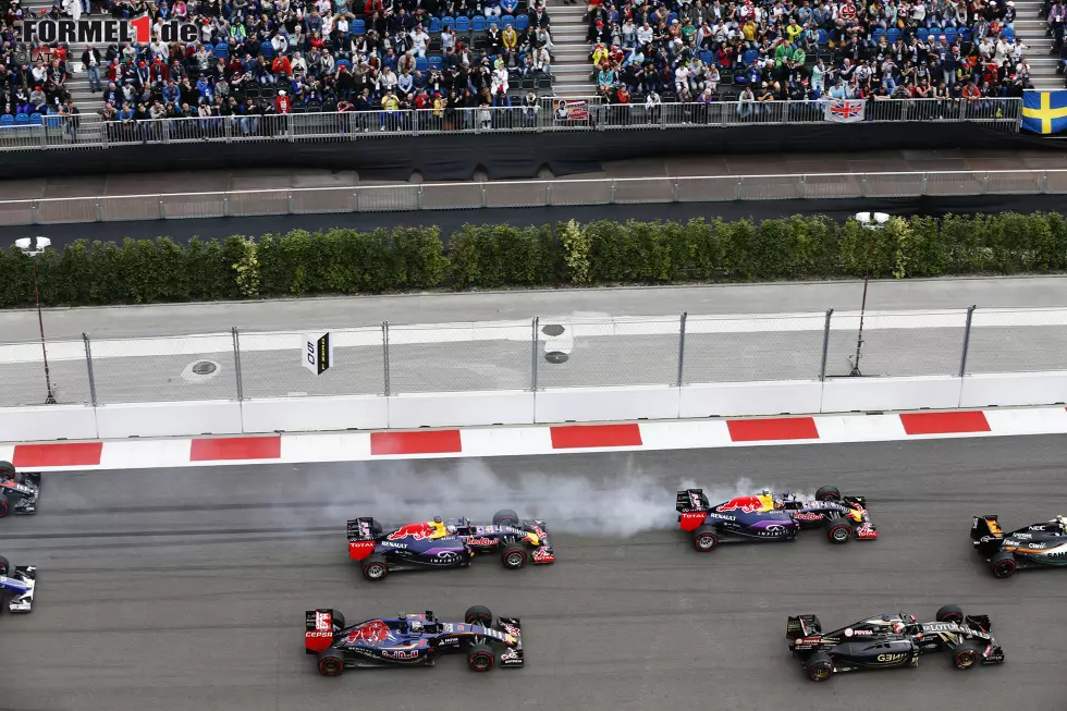 Foto zur News: Durch den niedrigen Reifenabbau in Sotschi fuhren 2014 alle ins Ziel gekommenen Piloten ihre schnellste Runde in den letzten zehn Umläufen des Rennens. 2015 war Max Verstappen die einzige Ausnahme. Verstappen ist der einzige Pilot, der mit einer Zweistoppstrategie Punkte holen konnte - die anderen 19 Punkteränge gingen an Einstopper.