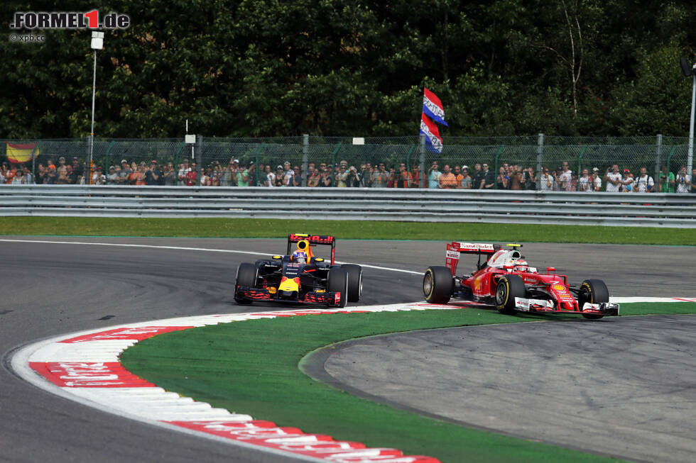 Foto zur News: Verstappen bleibt an diesem Tag ein rotes Tuch für Ferrari: Räikkönen geht bei Les Combes erst an ihm vorbei, verbremst sich aber und muss die Position zurückgeben. Etwas später hat der &quot;Iceman&quot; so viel Wut im Bauch, dass er in Eau Rouge fast abfliegt, ...