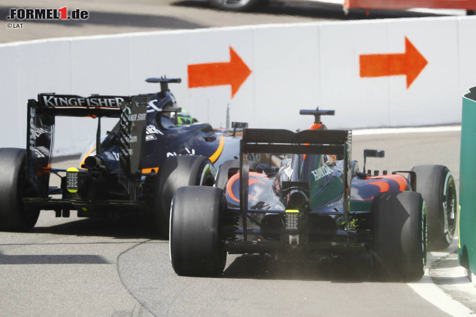 Foto zur News: Hamilton kann Hülkenberg nicht lange halten, obwohl dieser im Finish noch einmal Reifen wechseln und ihn ein zweites Mal überholen muss. Aber gegen Alonso (am Ende Siebter) gibt der Force-India-Fahrer nicht klein bei. Mit dem Podium wird&#039;s trotzdem nichts; Platz vier wertet Hülkenberg als Erfolg.