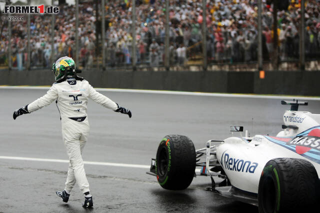 Foto zur News: Nach 46 Runden ist für Lokalmatador Felipe Massa an 16. Stelle liegend Endstation. Der Brasilianer zockt im letzten Heimrennen seiner Karriere mit Intermediates - und fliegt an der gleichen Stelle wie zuvor schon Ericsson ab.