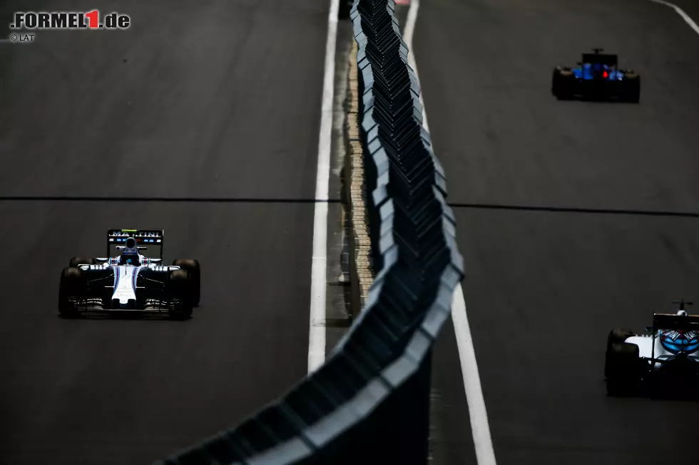 Foto zur News: Unglaublich: Williams wollte im Qualifying Tempo 378 km/h bei Valtteri Bottas aufgezeichnet haben. Dafür allerdings konnte nur ein Messfehler verantwortlich gewesen sein. Trotzdem waren die Topspeeds in Baku schwindelerregend und werden im gesamten Formel-1-Kalender nur in Mexiko getoppt.