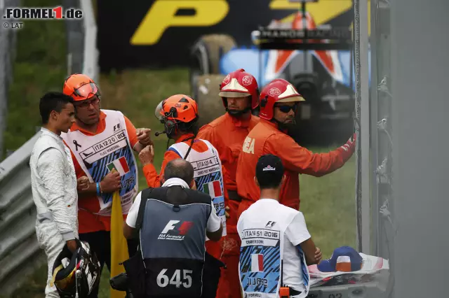 Foto zur News: An 14. Stelle liegend ist in der 27. Runde Endstation für Wehrlein. Ein Ölleck beendet sein Rennen in Monza, von dem er sich insgeheim eine Minichance auf einen weiteren WM-Punkt ausgerechnet hat. Davon war Manor dann doch weit entfernt. Trotz Mercedes-Power.