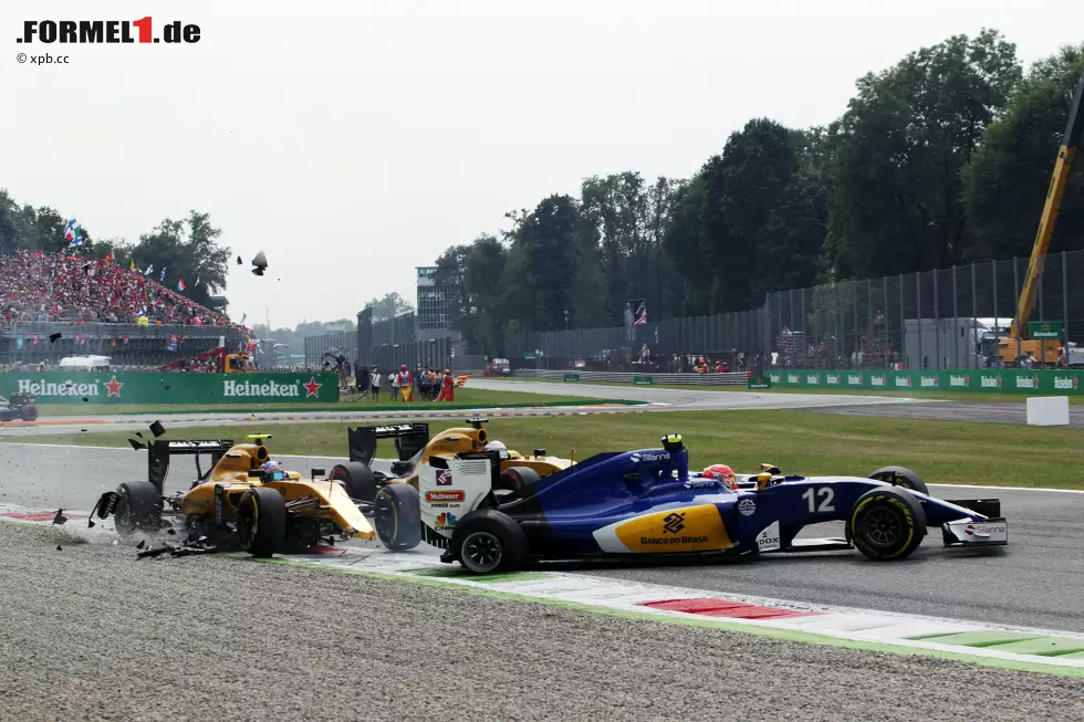 Foto zur News: Im Kampf um Platz 14 kollidieren in Runde zwei Felipe Nasr und Jolyon Palmer. Für die FIA-Kommissare und den Rest der Welt ist der Fall sonnenklar: Nasrs Schuld, zehn Sekunden Strafe. Für Sauber-Teamchefin Monisha Kaltenborn nicht: &quot;Unverständlich. Ein unverschuldeter Unfall.&quot; Letztendlich scheiden beide aus.