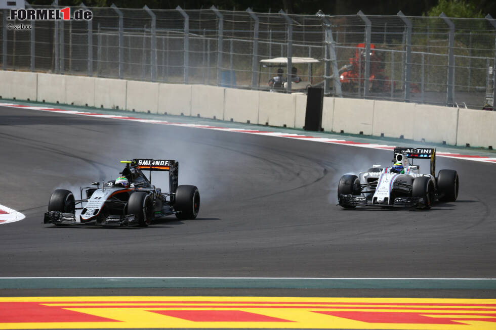 Foto zur News: Die Fans auf der Tribüne sorgen indes für die beste Stimmung der Formel-1-Saison 2016. Als ihr Held &quot;Checo&quot; Perez in der 25. Runde schon mal kurz am Massa-Williams vorbeisticht, bleibt vielen vor Aufregung das Herz stehen. Letztendlich wird der Mexikaner hinter dem Williams-Duo Zehnter.