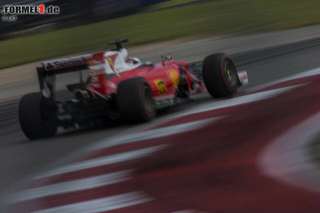 Foto zur News: Kurios: Vettel kommt zwei Runden vor Schluss ohne jede Not noch einmal an die Box. Für einen Safety-Car-Poker ist es da längst zu spät, aber es reicht noch für die schnellste Runde im Rennen: 1:39.877 Minuten.