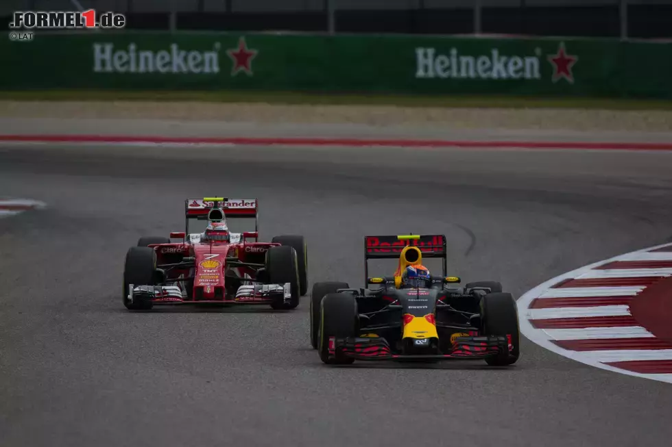 Foto zur News: Verstappen macht im Kampf um P5 (in Führung, weil noch nicht an der Box gewesen: Vettel) kurzen Prozess und lässt Räikkönen mit einem sehenswerten Manöver stehen. &quot;So wird das gemacht!&quot;, funkt er danach voller Selbstbewusstsein - und schickt sich an, Jagd auf Ricciardo und Rosberg zu machen.