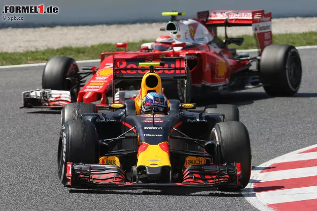 Foto zur News: Das zweite Duell Red Bull vs. Ferrari ist weniger dramatisch: Räikkönen fährt 4,5 Sekunden Rückstand auf Verstappen nach seinem zweiten Boxenstopp binnen neun Runden zu - schafft es aber in über 20 Runden nicht, auch nur eine einzige Attacke zu reiten. Verstappen behält die Nerven...