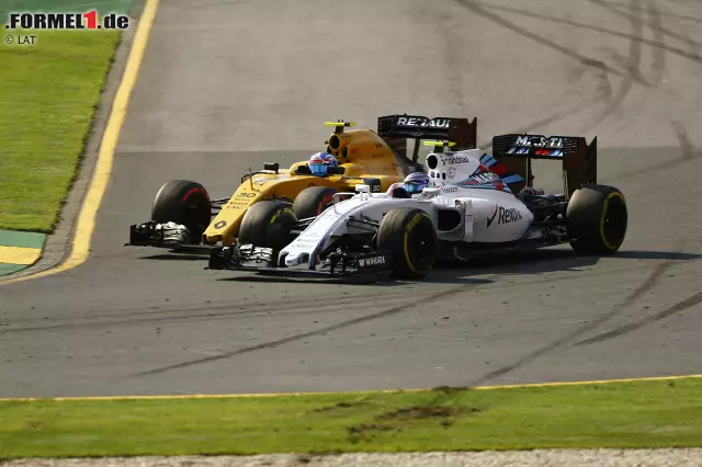 Foto zur News: Auch weiter hinten gibt's tolle Rad-an-Rad-Action: Valtteri Bottas knöpft Renault-Rookie Jolyon Palmer den elften Platz ab, muss sich dafür aber mächtig anstrengen und braucht zwei Kurven. Palmer ist eine der kämpferischen Erscheinungen, schrammt jedoch am Ende um 6,6 Sekunden an einem WM-Punkt vorbei.