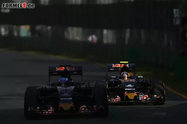 Foto zur News: Als Sainz endlich an Palmer vorbei ist, bezeichnet es Verstappen als "Witz", dass er nicht vorbeigelassen wird. In der 53. von 57 Runden verbremst sich Sainz in der vorletzten Kurve. Verstappen nimmt die Einladung an - dreht sich aber nach leichter Berührung selbst. Bezeichnend: Die 5,7 Sekunden Rückstand vernichtet er binnen drei Runden!