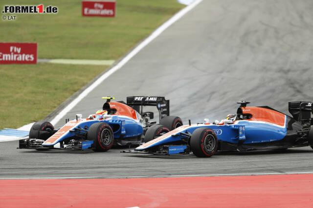 Foto zur News: Nach seiner tollen Qualifying-Darbietung fährt Pascal Wehrlein zu Beginn des Rennens in der Spitzkehre seinem Manor-Teamkollegen Rio Haryanto über den Frontflügel. Am Ende landet er bei seinem ersten Heim-Grand-Prix auf dem 17. Platz. Immerhin vor einem Sauber und einem Renault.