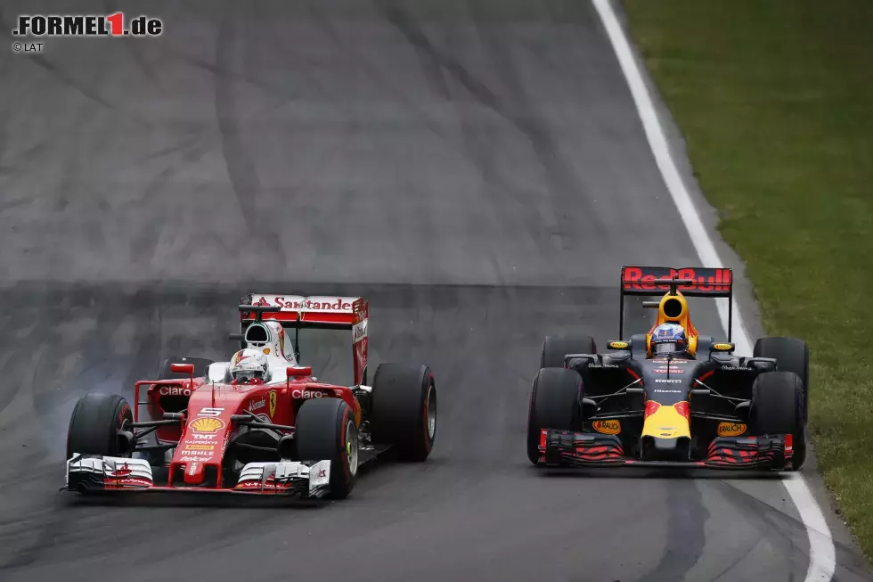 Foto zur News: Damit steht fest: Vettel muss noch einmal wechseln, um den Pflichtstint auf Soft zu absolvieren. Zunächst einmal schnappt er sich die beiden Red Bulls. Als er in der 18. Runde an Verstappen vorbeigeht, beträgt sein Rückstand auf Hamilton 10,3 Sekunden. Aber der war noch nicht beim Service.