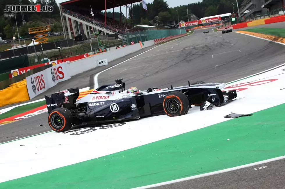 Foto zur News: Belgien-Grand-Prix (2013): Kollision mit Paul di Resta bei der Einfahrt in die Box. Es hagelt eine Strafe.