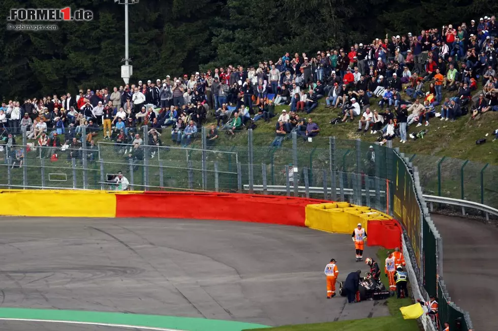 Foto zur News: Belgien-Grand-Prix (2014): Abflug und Einschlag in der Puhon-Kurve.