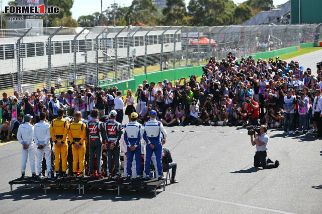 Foto zur News: Jeder kennt das Formel-1-Klassenfoto, das jedes Jahr vor dem Start des ersten Rennens geknipst wird. Wobei DAS Klassenfoto falsch ist. Denn wie diese Perspektive beweist, gibt es hunderte davon.