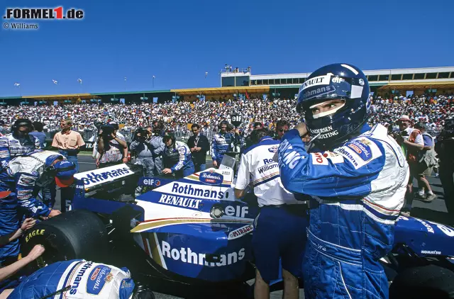 Foto zur News: Erster Albert-Park-Sieger war 1996 Damon Hill, anschließend hörten elf weitere Piloten an Ort und Stelle ihre Hymne. Sechs aktive Piloten haben einen entsprechenden Erfolg in ihrer Vita: Alle noch aktiven Weltmeister plus Nico Rosberg. Der jüngste Sieg eines Ruheständlers ist elf Jahre her und geht auf das Konto des Giancarlo Fisichella.